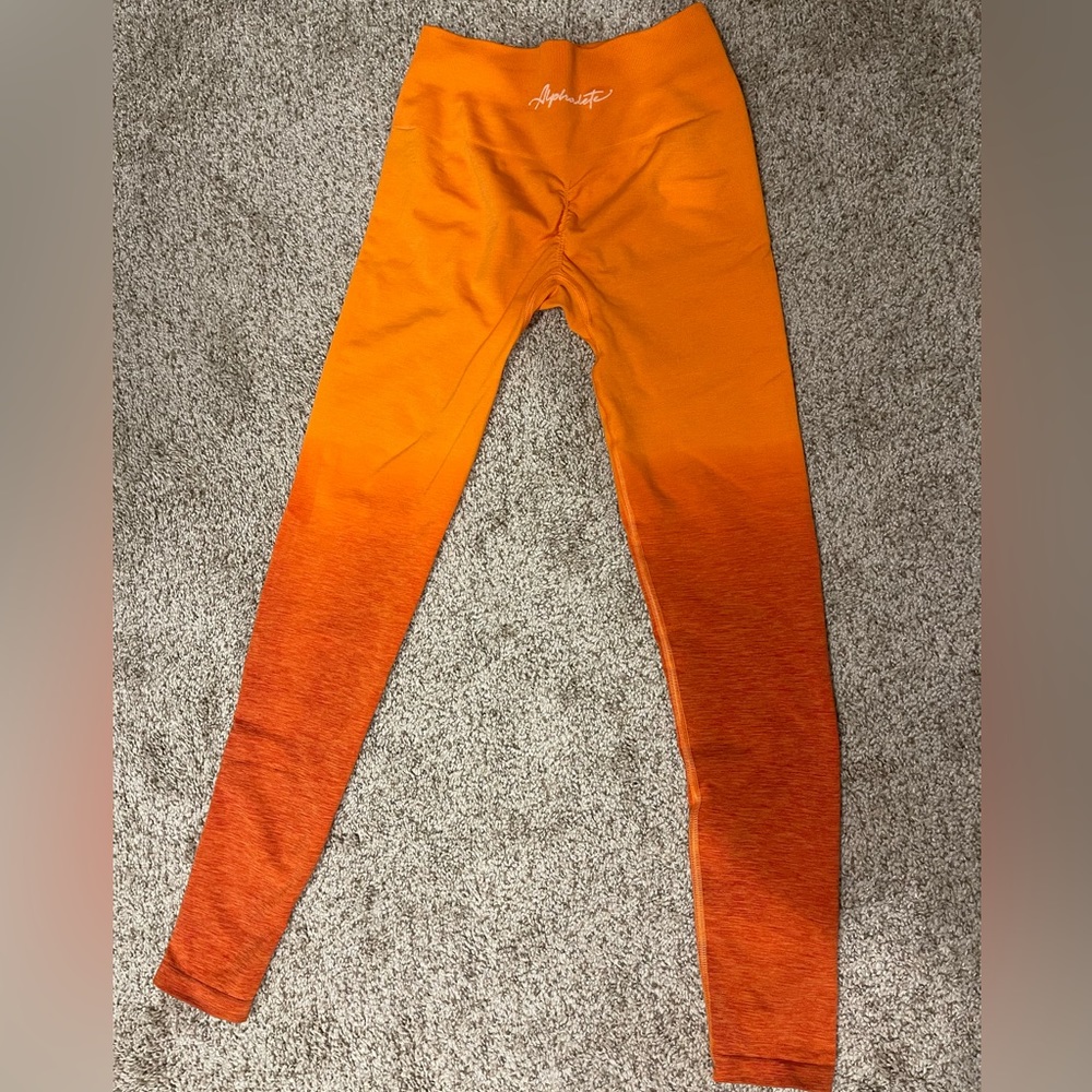 Alphalete Amplify Leggings -M color strawberry